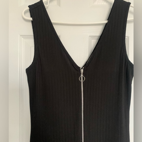 Wide leg v-neck jumpsuit - Picture 2 of 4